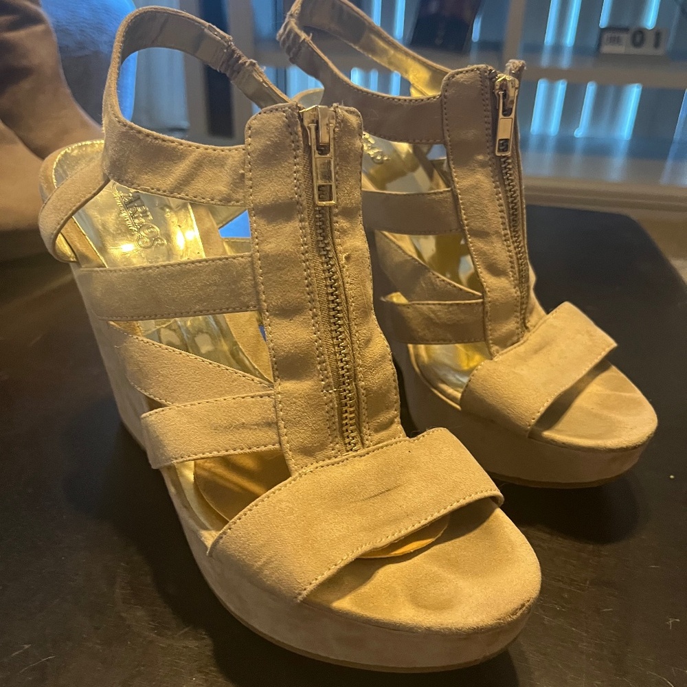 Women Shoes (Wedges)